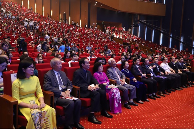 Trường Tiểu học Đoàn Thị Điểm Hà Nội đón Cờ thi đua của Chính phủ Trường Tiểu học Đoàn Thị Điểm Hà Nội đón Cờ thi đua của Chính phủ