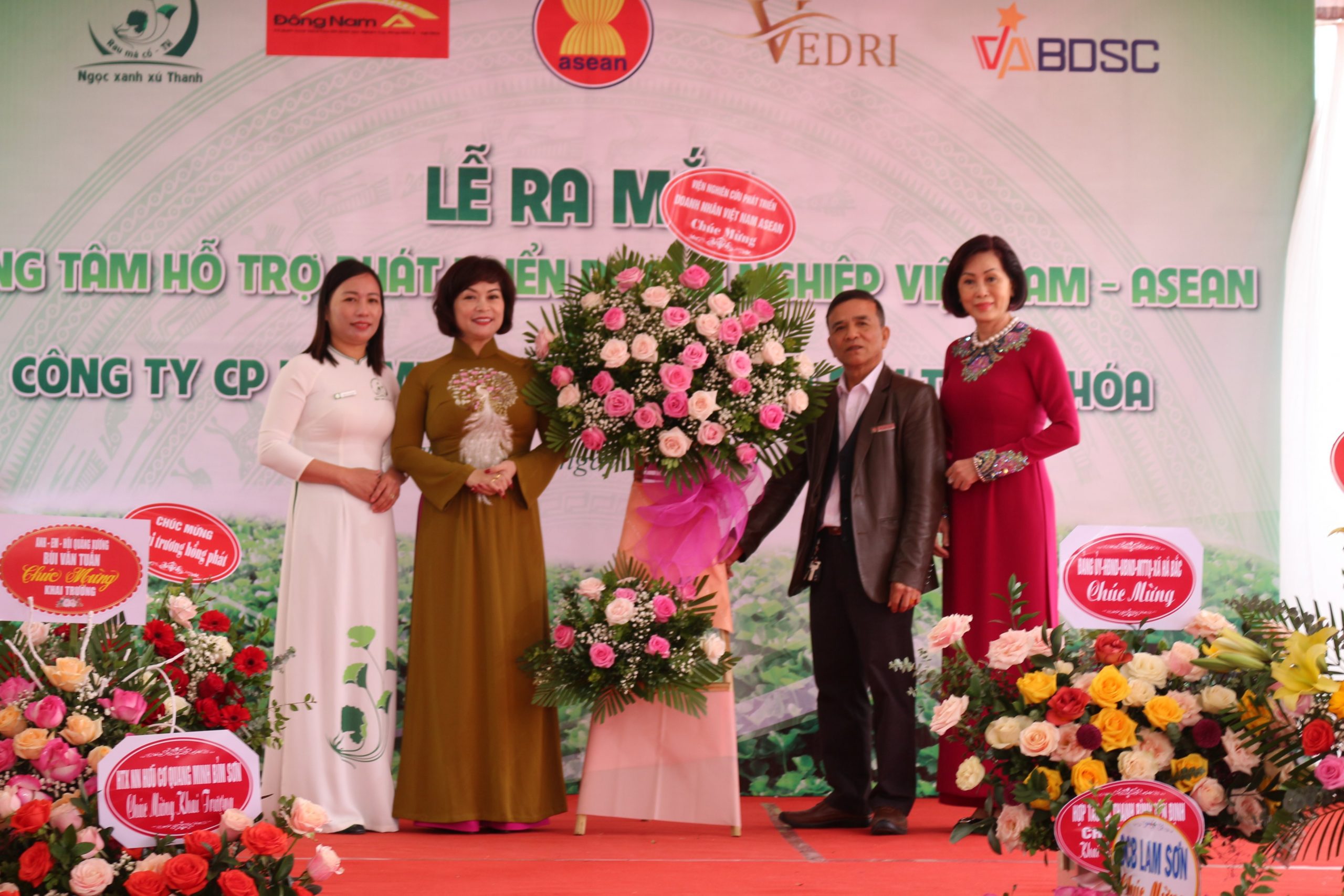 Lễ ra mắt Trung tâm Hỗ trợ Phát triển Doanh nghiệp Việt Nam – Asean Lễ ra mắt Trung tâm Hỗ trợ Phát triển Doanh nghiệp Việt Nam – Asean
