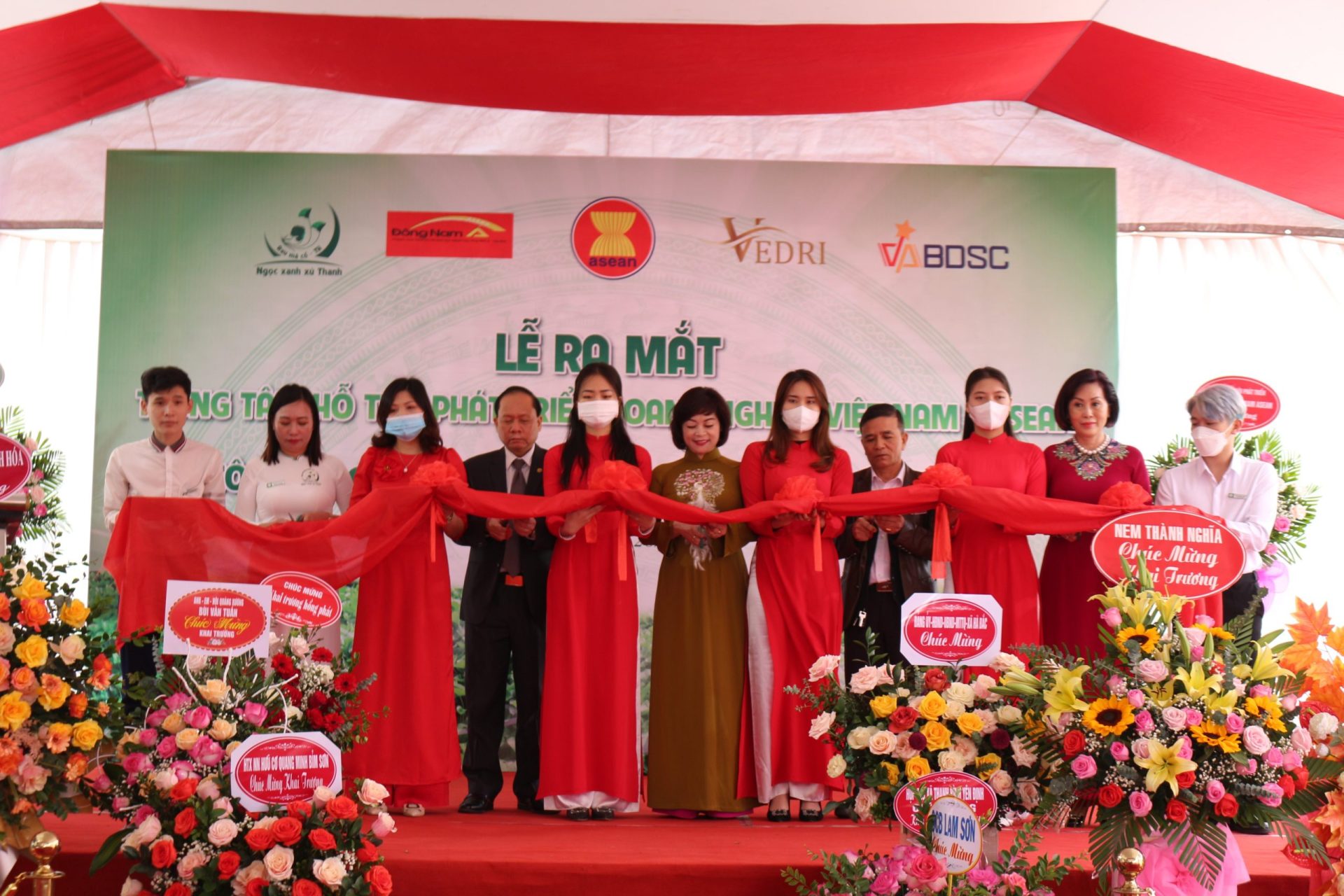 Lễ ra mắt Trung tâm Hỗ trợ Phát triển Doanh nghiệp Việt Nam – Asean Lễ ra mắt Trung tâm Hỗ trợ Phát triển Doanh nghiệp Việt Nam – Asean