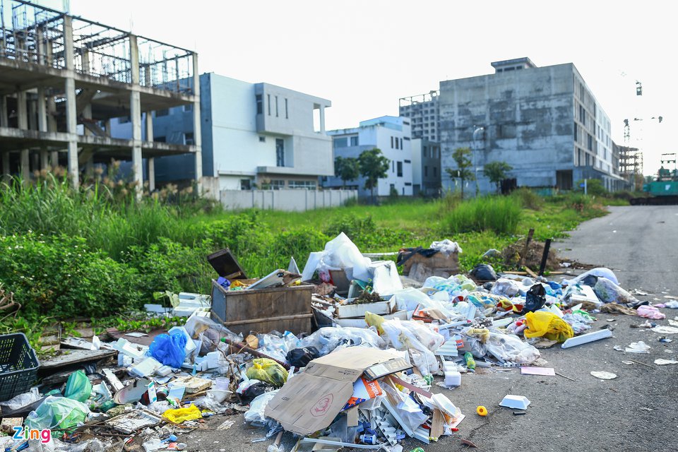 Hàng trăm biệt thự bỏ hoang ở khu đô thị quốc tế Đa Phước