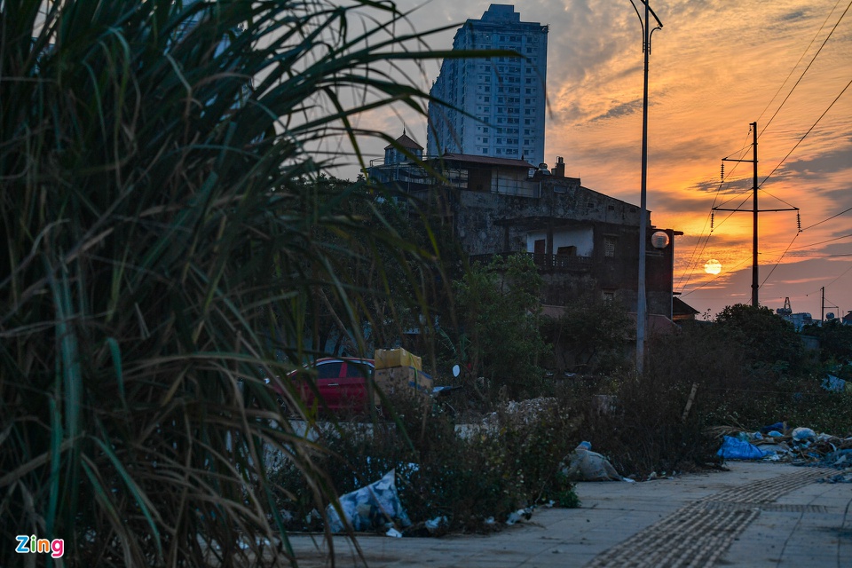 Đường nghìn tỷ ở Hà Nội bị đào xới sau gần 2 năm thông xe