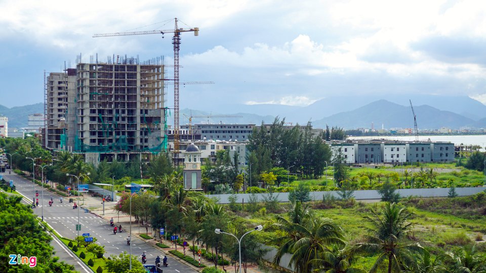 Hàng trăm biệt thự bỏ hoang ở khu đô thị quốc tế Đa Phước