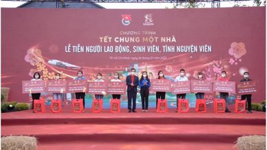 “Tết chung một nhà” trao tặng vé xe khách, vé tàu và vé máy bay cho công nhân về quê ăn Tết