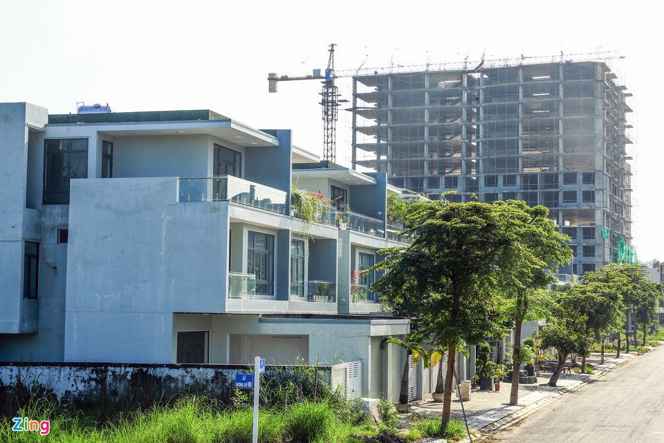 Hàng trăm biệt thự bỏ hoang ở khu đô thị quốc tế Đa Phước