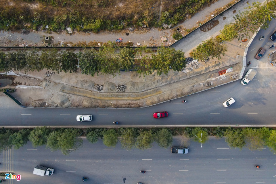 Đường nghìn tỷ ở Hà Nội bị đào xới sau gần 2 năm thông xe