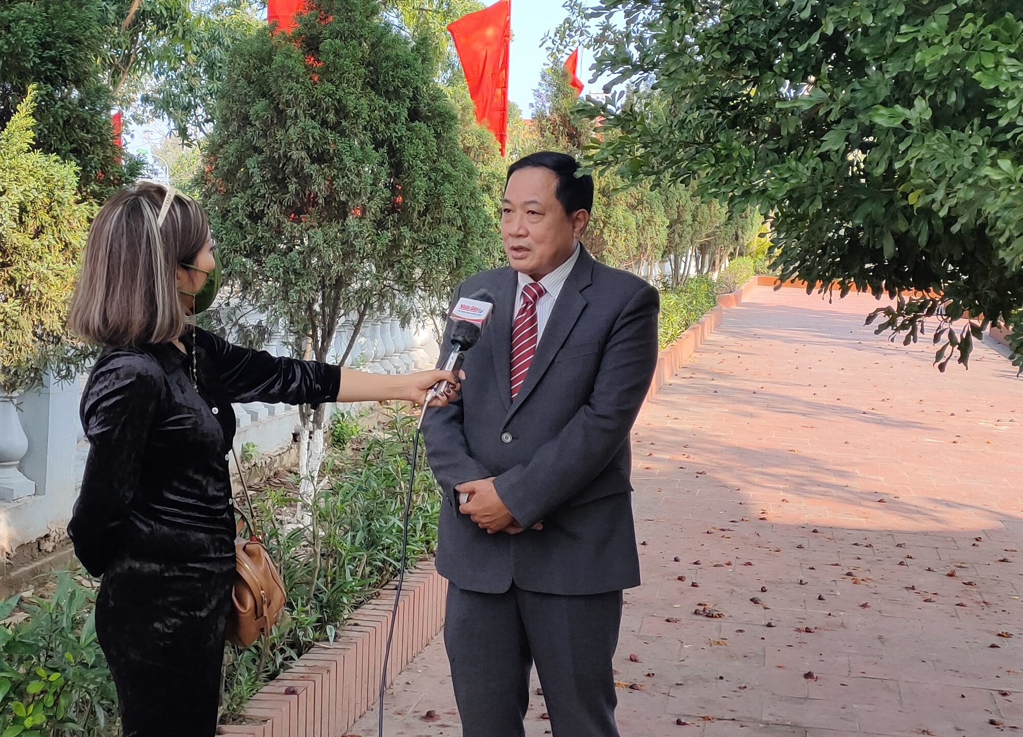 NXB Thể thao & Du lịch cùng Nhóm tác giả Sách “Kẻ thù vô hình Covid-19” báo công dâng Bác và truyền đi ngọn lửa tấm lòng nhân ái NXB Thể thao & Du lịch cùng Nhóm tác giả Sách “Kẻ thù vô hình Covid-19” báo công dâng Bác và truyền đi ngọn lửa tấm lòng nhân ái