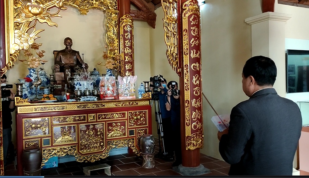 NXB Thể thao & Du lịch cùng Nhóm tác giả Sách “Kẻ thù vô hình Covid-19” báo công dâng Bác và truyền đi ngọn lửa tấm lòng nhân ái NXB Thể thao & Du lịch cùng Nhóm tác giả Sách “Kẻ thù vô hình Covid-19” báo công dâng Bác và truyền đi ngọn lửa tấm lòng nhân ái