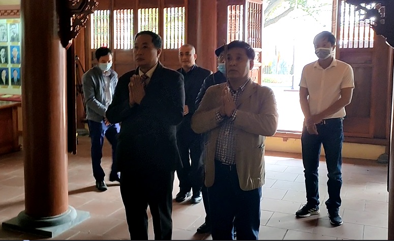 NXB Thể thao & Du lịch cùng Nhóm tác giả Sách “Kẻ thù vô hình Covid-19” báo công dâng Bác và truyền đi ngọn lửa tấm lòng nhân ái NXB Thể thao & Du lịch cùng Nhóm tác giả Sách “Kẻ thù vô hình Covid-19” báo công dâng Bác và truyền đi ngọn lửa tấm lòng nhân ái