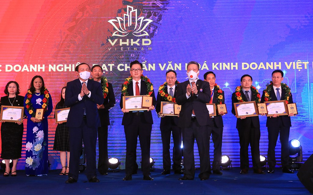 Chủ tịch VCCI: Cải cách thể chế tạo nguồn lực lớn nhất cho phát triển doanh nghiệp Chủ tịch VCCI: Cải cách thể chế tạo nguồn lực lớn nhất cho phát triển doanh nghiệp