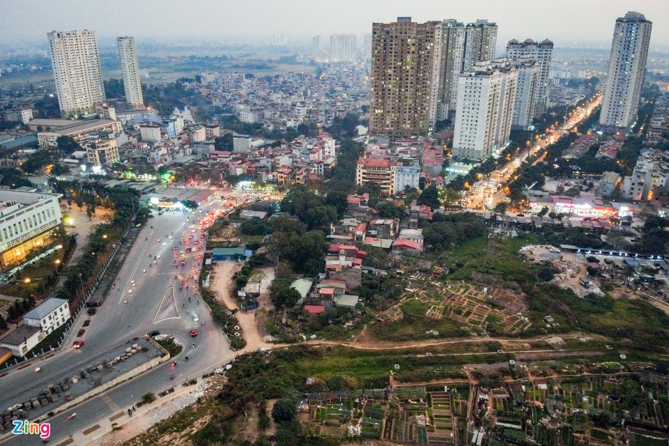 Đường nghìn tỷ ở Hà Nội bị đào xới sau gần 2 năm thông xe