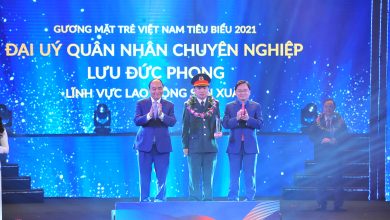 Chủ tịch nước  dự Lễ trao Giải thưởng “ Gương mặt trẻ Việt Nam tiêu biểu năm 2021”