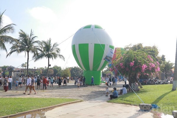Rực rỡ bầu trời Hội An với “Ngày hội khinh khí cầu”