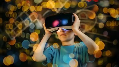 Trẻ em tiếp xúc nội dung độc hại trên vũ trụ ảo, đổ lỗi cho ai?