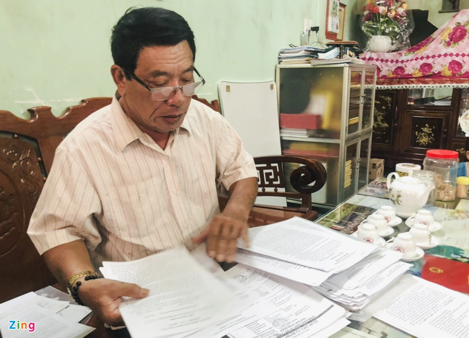 Tàu thép hàng chục tỷ gỉ sét bỏ hoang ở cảng biển miền Trung Tàu thép hàng chục tỷ gỉ sét bỏ hoang ở cảng biển miền Trung