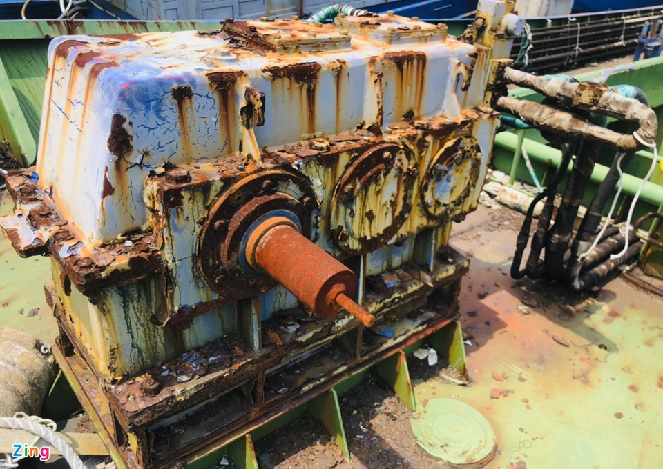 Tàu thép hàng chục tỷ gỉ sét bỏ hoang ở cảng biển miền Trung Tàu thép hàng chục tỷ gỉ sét bỏ hoang ở cảng biển miền Trung