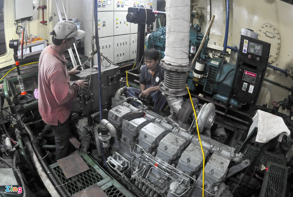 Tàu thép hàng chục tỷ gỉ sét bỏ hoang ở cảng biển miền Trung Tàu thép hàng chục tỷ gỉ sét bỏ hoang ở cảng biển miền Trung