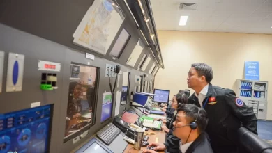 Nhân viên đài không lưu Cát Bi làm việc riêng khi phi công gọi điện Nhân viên đài không lưu Cát Bi làm việc riêng khi phi công gọi điện