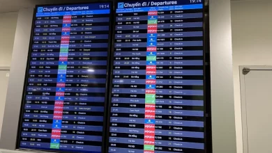 Dông gió khiến máy bay không thể đáp xuống Tân Sơn Nhất Dông gió khiến máy bay không thể đáp xuống Tân Sơn Nhất