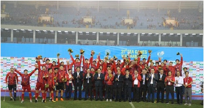 Đất nước trọn niềm vui 