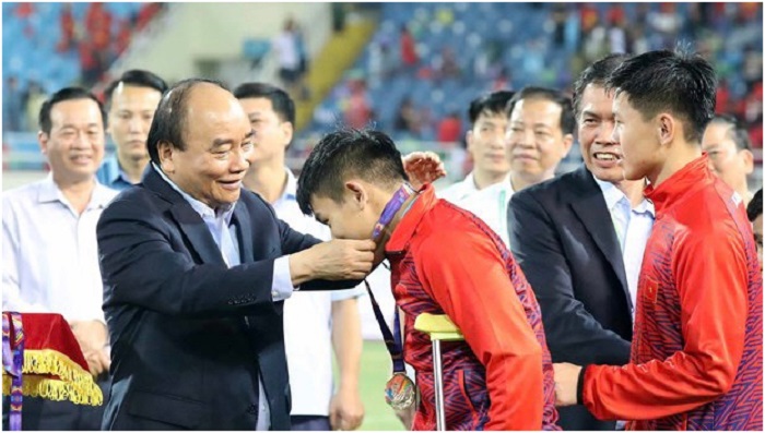 Đất nước trọn niềm vui 