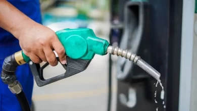 Giá xăng lập kỷ lục mới, vượt 30.000 đồng/lít