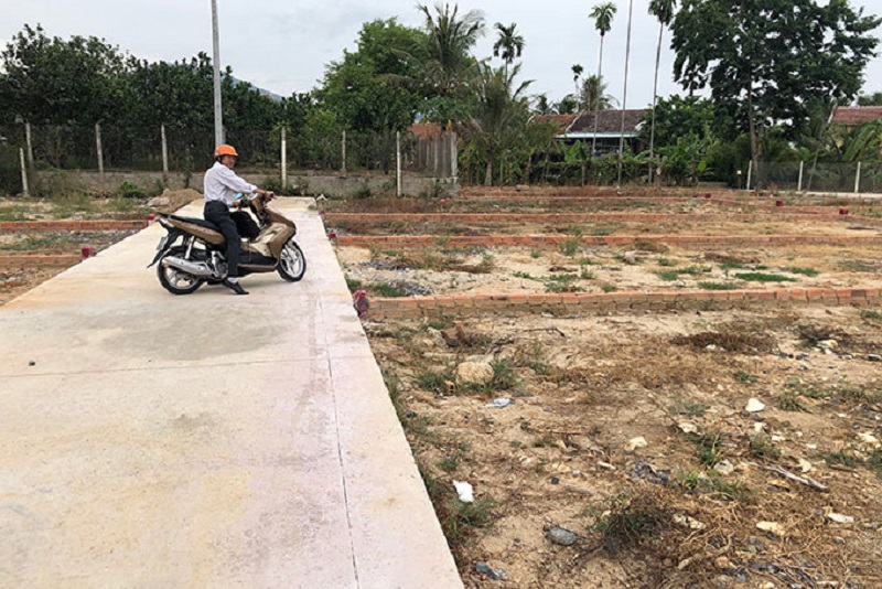 Chặn “sốt đất ảo”: Cần xem xét đưa việc phân lô, bán nền vào luật Chặn “sốt đất ảo”: Cần xem xét đưa việc phân lô, bán nền vào luật