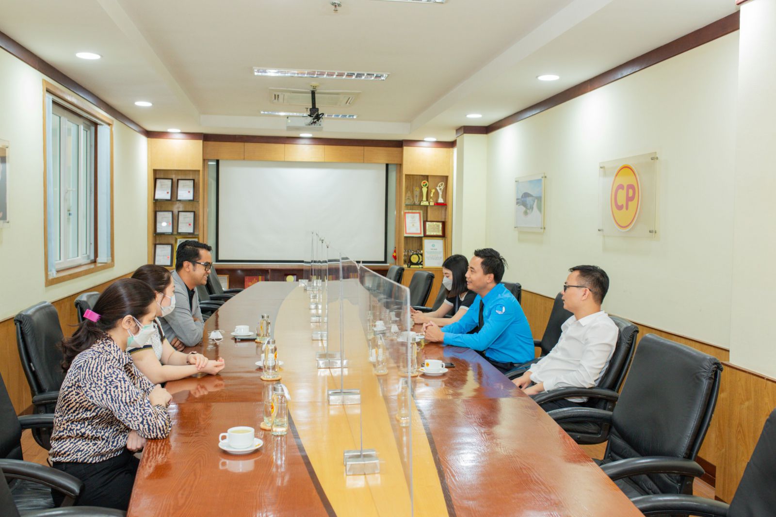 C.P. Việt Nam hỗ trợ thực phẩm cho tình nguyện viên tại Sea Games 31