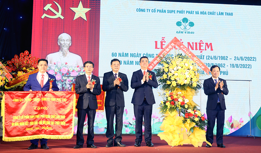 Lễ kỷ niệm 60 năm ngày khánh thành nhà máy Supe phốt phát Lâm thao và đón nhận Cờ thi đua của Chính phủ Lễ kỷ niệm 60 năm ngày khánh thành nhà máy Supe phốt phát Lâm thao và đón nhận Cờ thi đua của Chính phủ