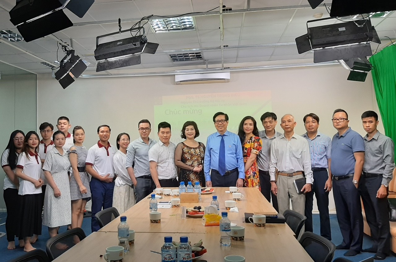 Chủ tịch VPBA đến thăm và chúc mừng InvestTV nhân ngày Báo chí Cách mạng Việt Nam Chủ tịch VPBA đến thăm và chúc mừng InvestTV nhân ngày Báo chí Cách mạng Việt Nam