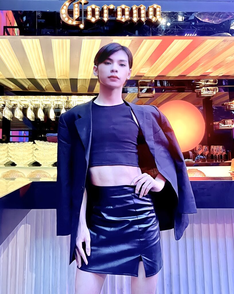 “In dấu chân, tạo con đường vì cơ hội không của riêng ai!” “In dấu chân, tạo con đường vì cơ hội không của riêng ai!”