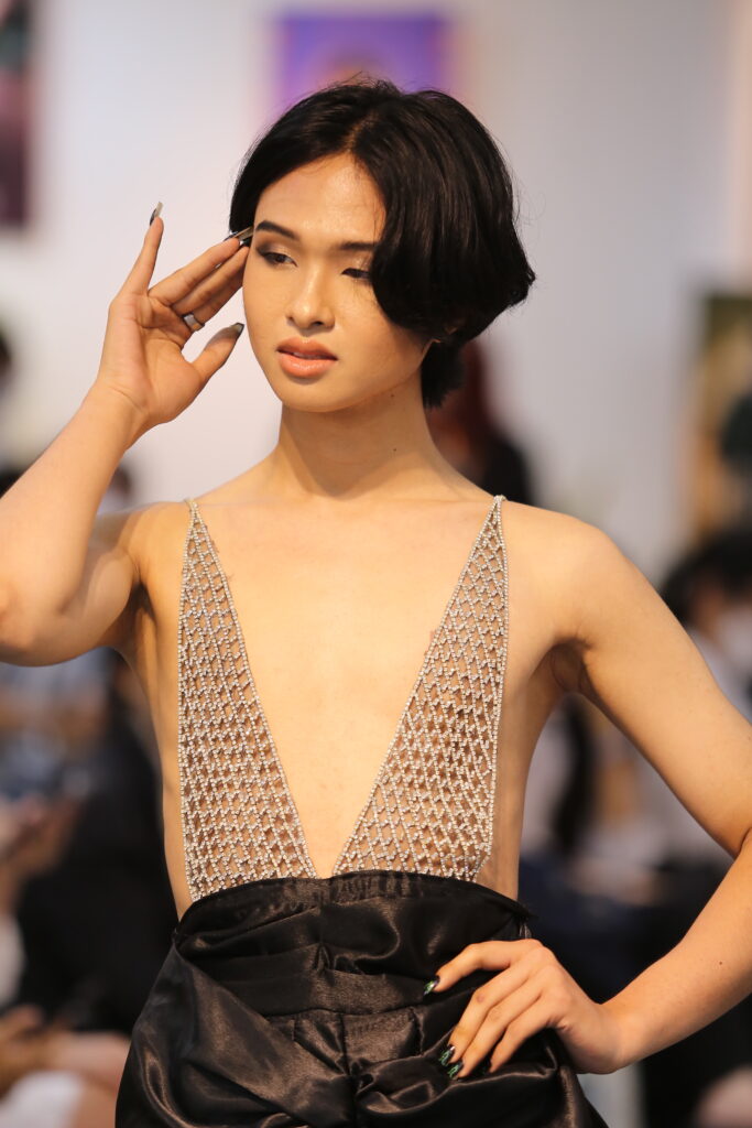 “In dấu chân, tạo con đường vì cơ hội không của riêng ai!” “In dấu chân, tạo con đường vì cơ hội không của riêng ai!”