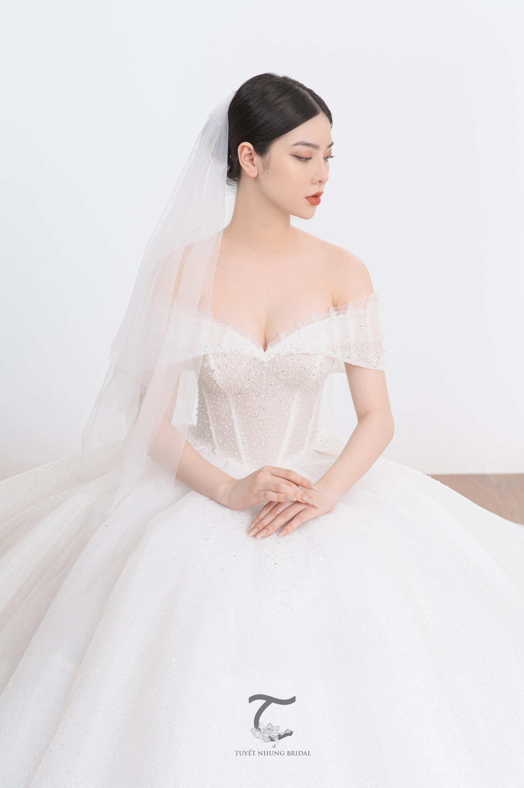 Hé lộ BST váy cưới đến từ Tuyết Nhung Bridal trình làng tại Lễ công bố Vietnam International Fashion Tour