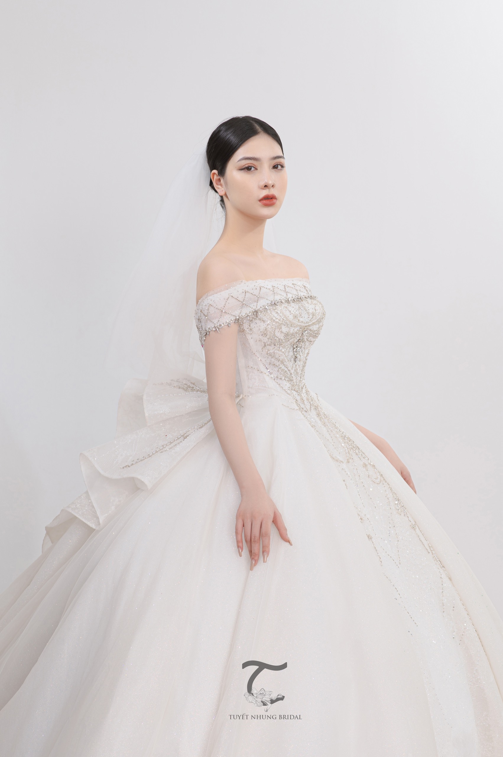 Hé lộ BST váy cưới đến từ Tuyết Nhung Bridal trình làng tại Lễ công bố Vietnam International Fashion Tour