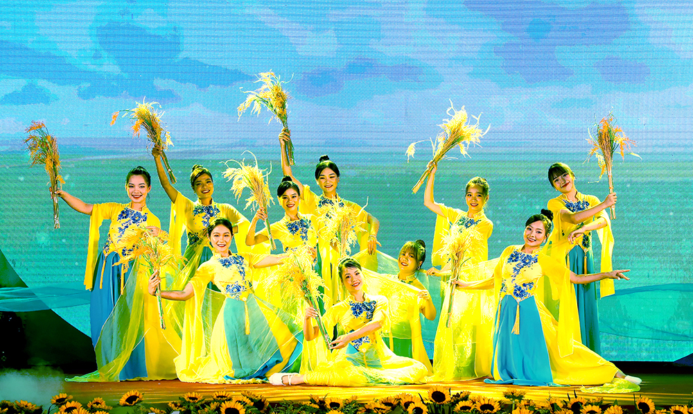 Lễ kỷ niệm 60 năm ngày khánh thành nhà máy Supe phốt phát Lâm thao và đón nhận Cờ thi đua của Chính phủ