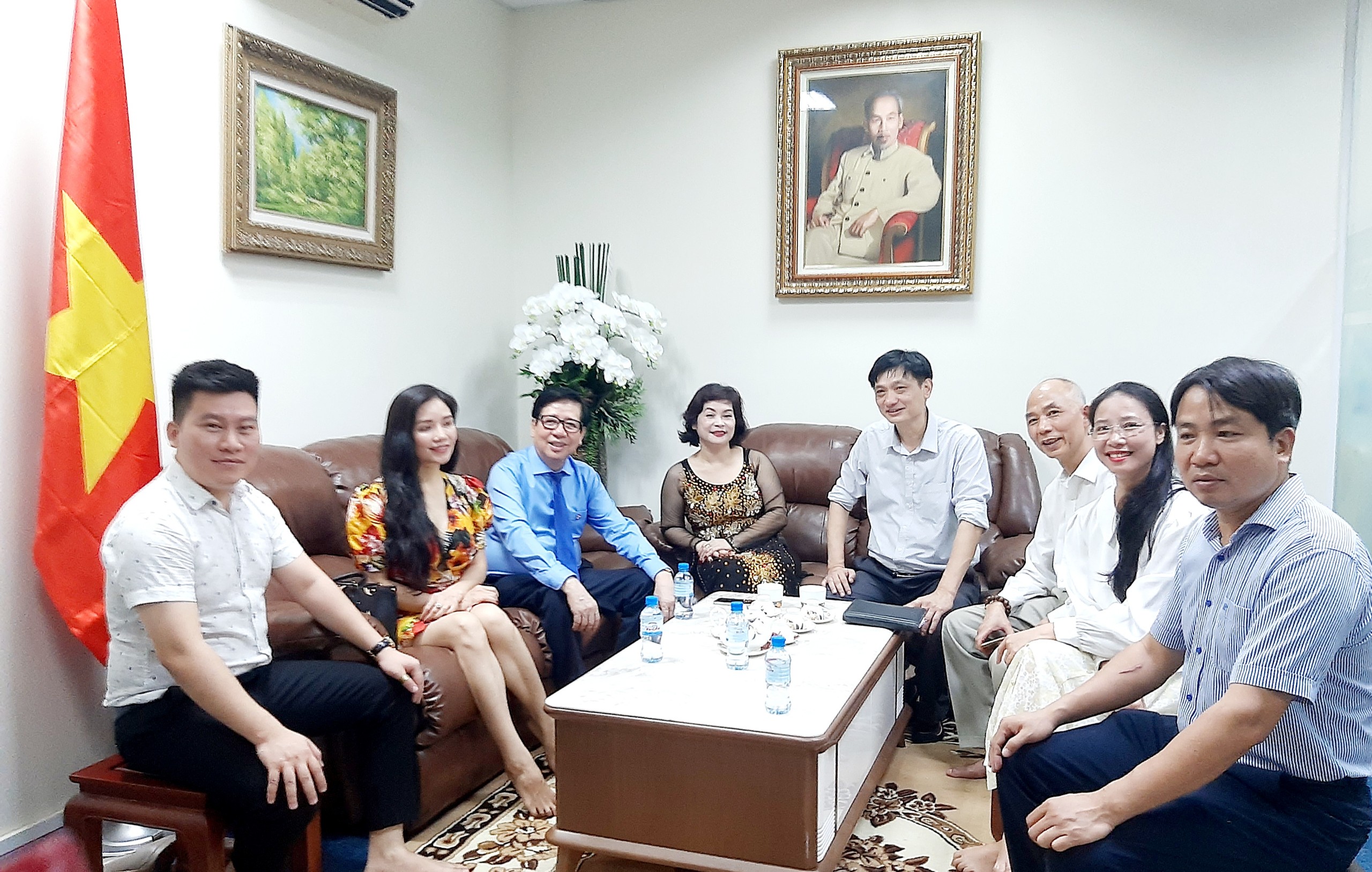 Chủ tịch VPBA đến thăm và chúc mừng InvestTV nhân ngày Báo chí Cách mạng Việt Nam Chủ tịch VPBA đến thăm và chúc mừng InvestTV nhân ngày Báo chí Cách mạng Việt Nam