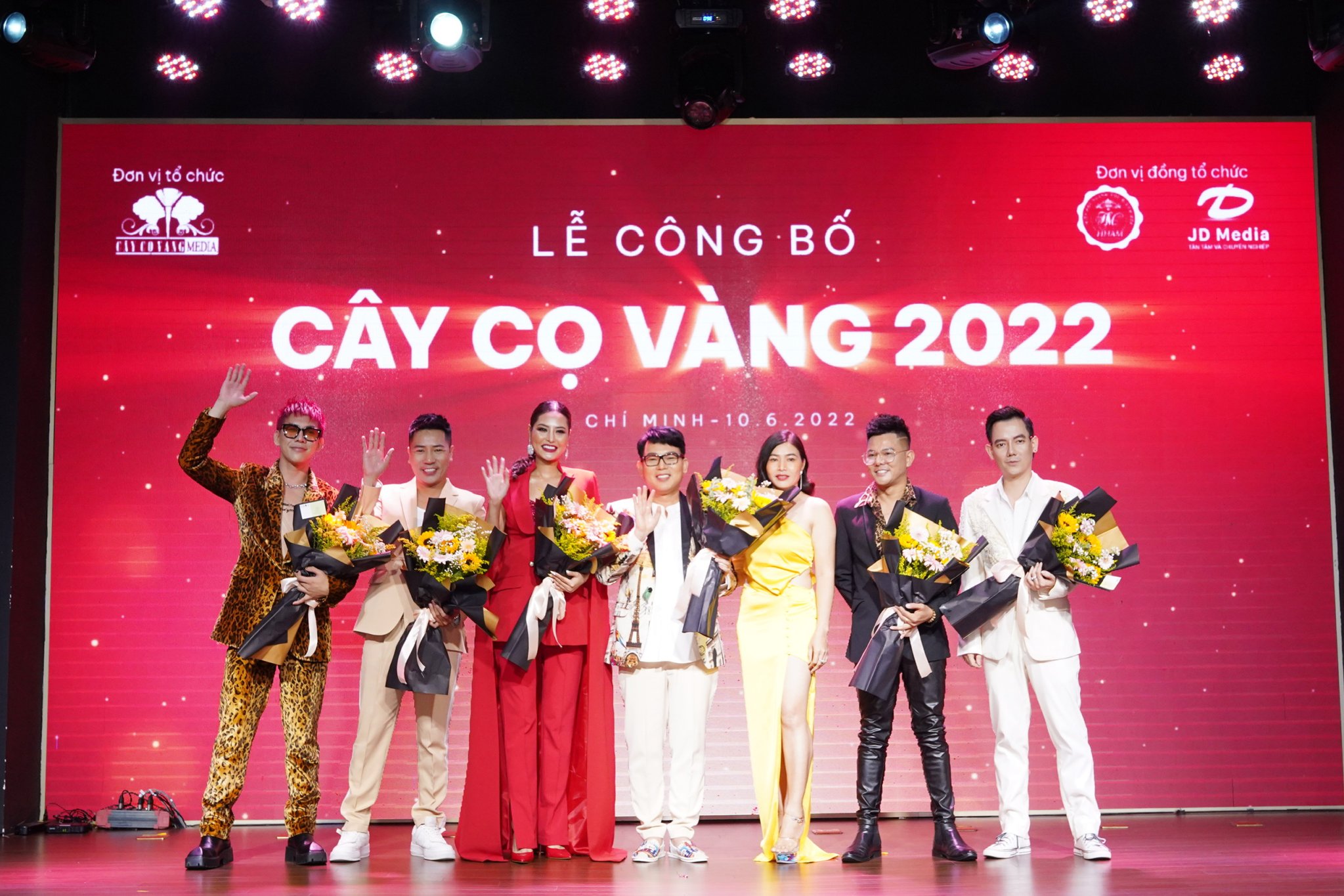 Cây Cọ Vàng mùa 7 công bố vị trí Host quyền lực - Đạo diễn, NTK Lê Trần Đắc Ngọc Cây Cọ Vàng mùa 7 công bố vị trí Host quyền lực - Đạo diễn, NTK Lê Trần Đắc Ngọc