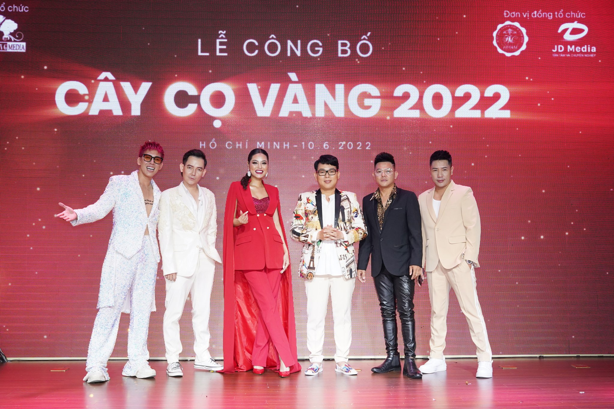 Cây Cọ Vàng mùa 7 công bố vị trí Host quyền lực - Đạo diễn, NTK Lê Trần Đắc Ngọc Cây Cọ Vàng mùa 7 công bố vị trí Host quyền lực - Đạo diễn, NTK Lê Trần Đắc Ngọc