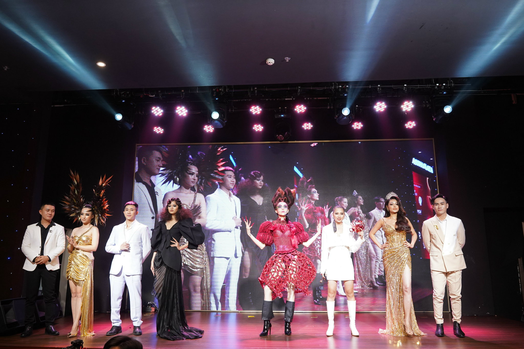 Cây Cọ Vàng mùa 7 công bố vị trí Host quyền lực - Đạo diễn, NTK Lê Trần Đắc Ngọc Cây Cọ Vàng mùa 7 công bố vị trí Host quyền lực - Đạo diễn, NTK Lê Trần Đắc Ngọc