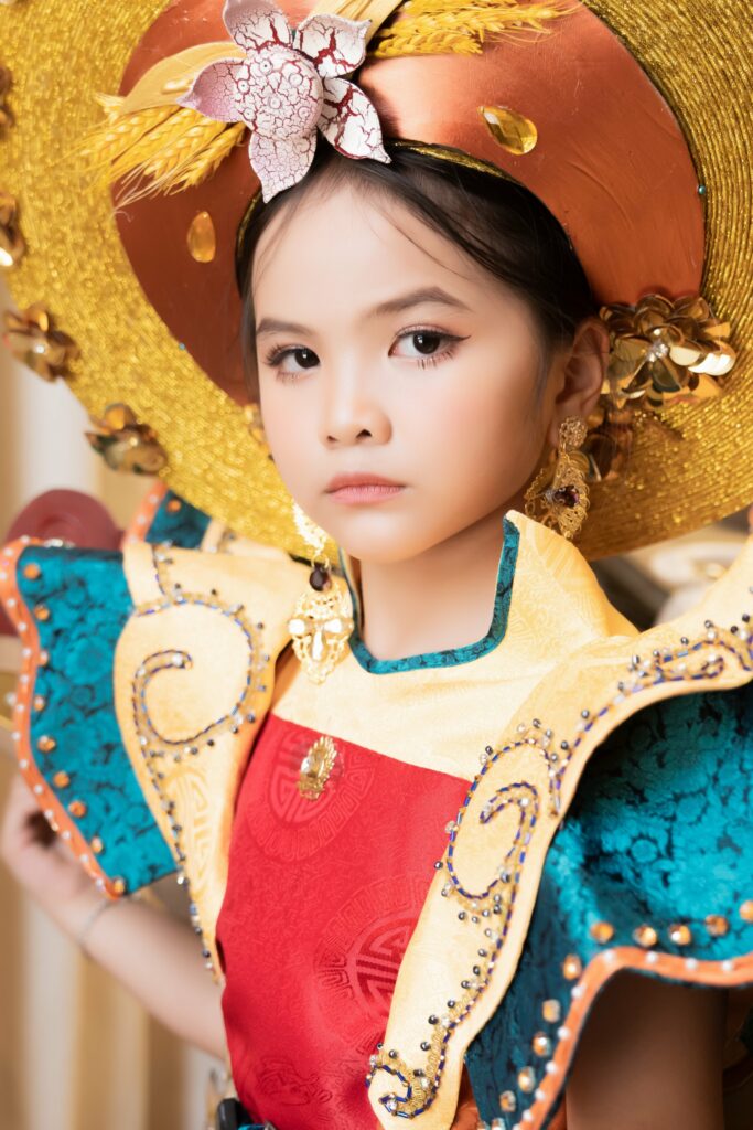 Mẫu nhí Bảo Nhi mang văn hóa Việt tỏa sáng trên sàn diễn Thailand Fashion Week 2022 Mẫu nhí Bảo Nhi mang văn hóa Việt tỏa sáng trên sàn diễn Thailand Fashion Week 2022