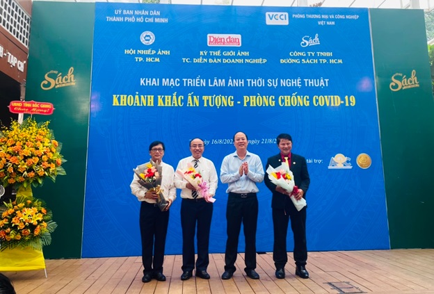 Sài Gòn những ngày không quên “Khoảnh khắc ấn tượng – Phòng chống Covid- 19” Sài Gòn những ngày không quên “Khoảnh khắc ấn tượng – Phòng chống Covid- 19”