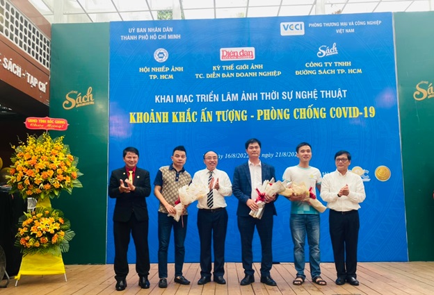 Sài Gòn những ngày không quên “Khoảnh khắc ấn tượng – Phòng chống Covid- 19” Sài Gòn những ngày không quên “Khoảnh khắc ấn tượng – Phòng chống Covid- 19”