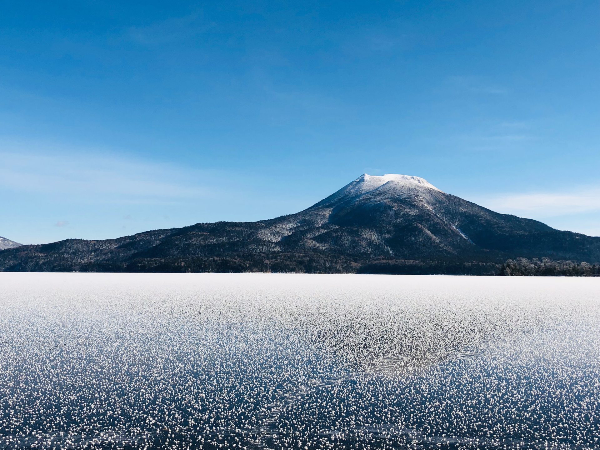 Hiện tượng hồ nở hoa băng ở Nhật