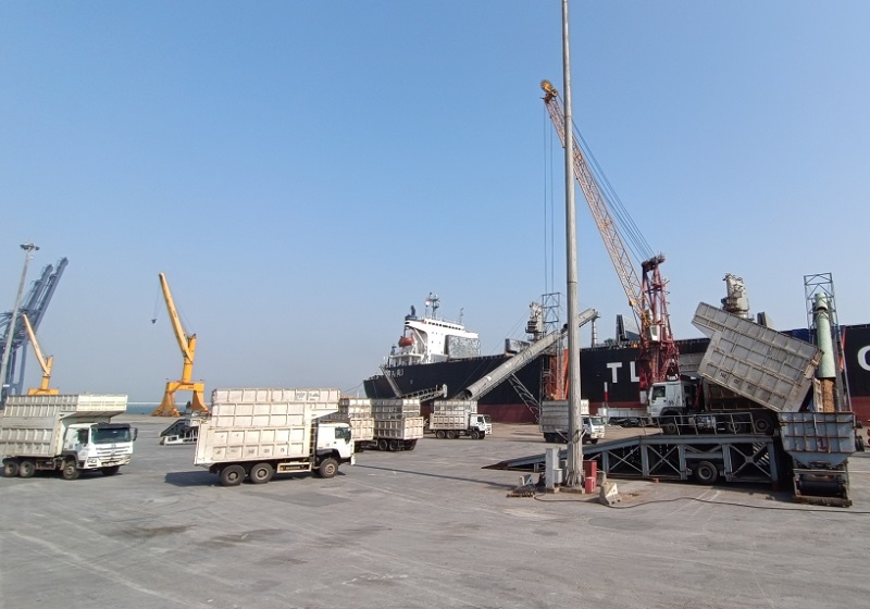 Nhiều doanh nghiệp Quảng Ninh vào guồng sản xuất ngay ngày đầu Xuân Quý Mão Nhiều doanh nghiệp Quảng Ninh vào guồng sản xuất ngay ngày đầu Xuân Quý Mão