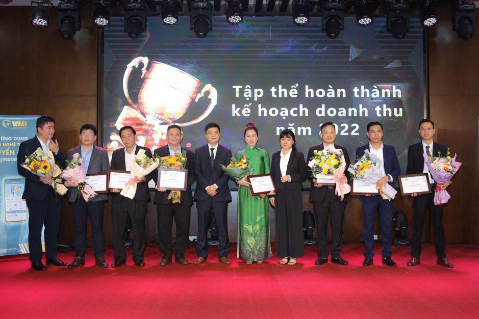 VNI giữ vững vị thế Top 10 doanh nghiệp bảo hiểm VNI giữ vững vị thế Top 10 doanh nghiệp bảo hiểm
