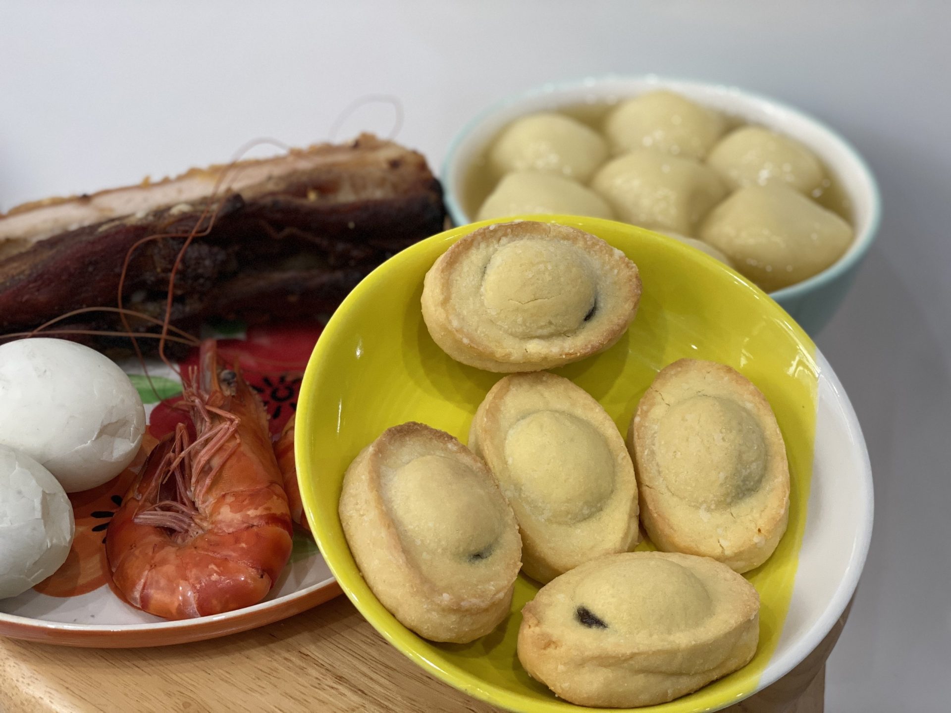 Bánh hình túi tiền, thỏi vàng ngày vía Thần Tài dễ mua, đủ mức giá