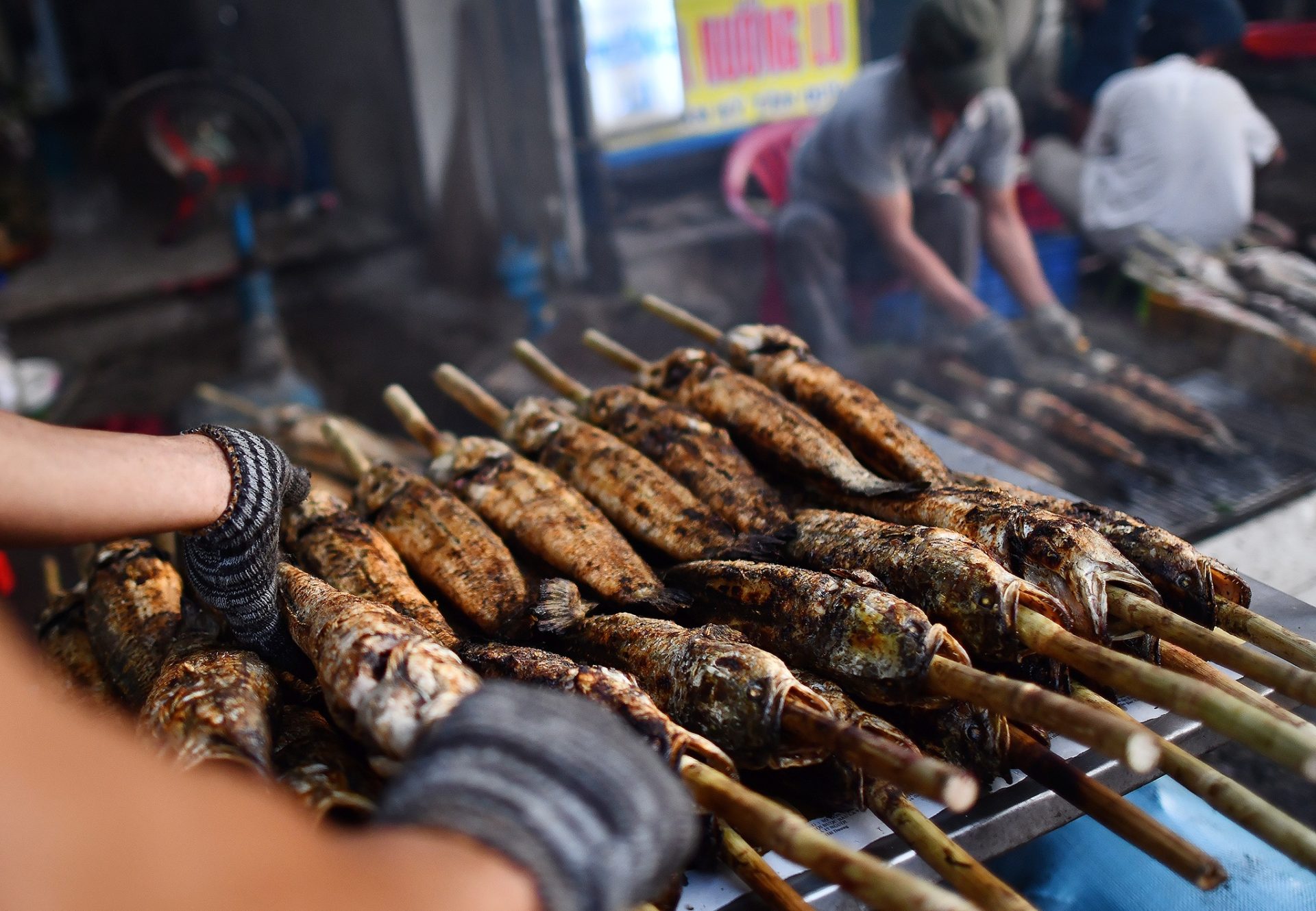 Tục cúng cá lóc nướng, tôm càng trong ngày vía Thần Tài Tục cúng cá lóc nướng, tôm càng trong ngày vía Thần Tài