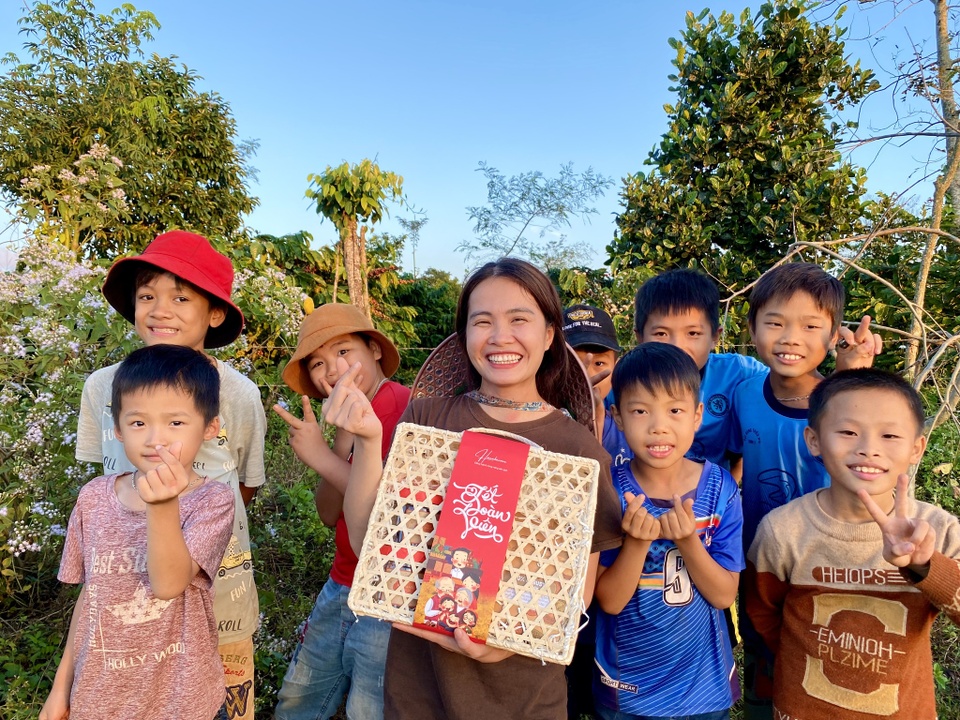 Khi đồ ăn vặt trở thành quà Tết Khi đồ ăn vặt trở thành quà Tết