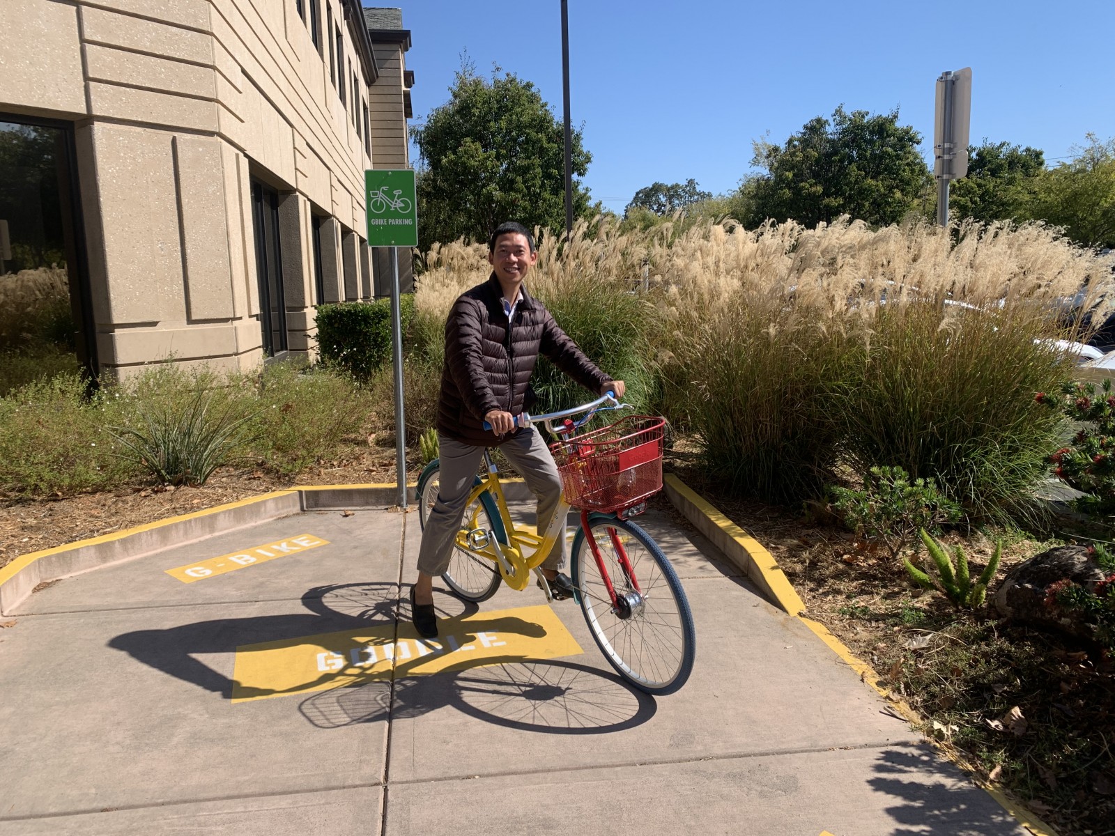 Bên trong trụ sở Google Bên trong trụ sở Google