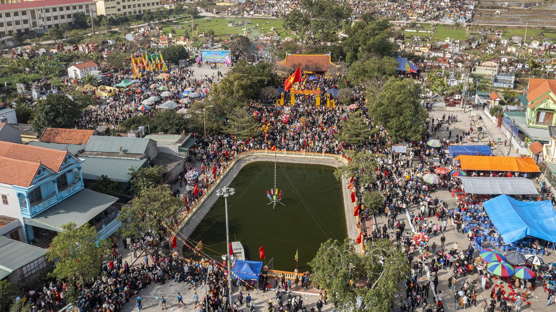 Lễ rước người sống ở vùng đảo Hà Nam