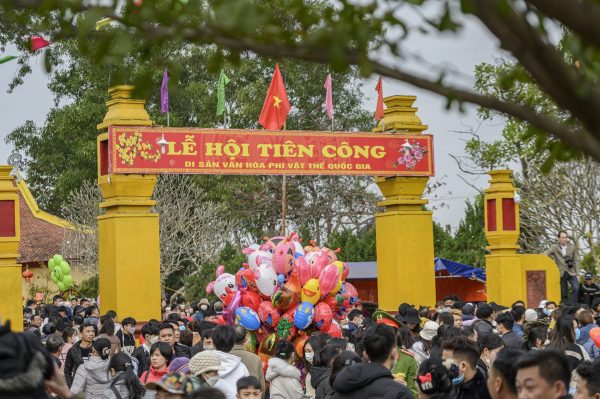 Lễ rước người sống ở vùng đảo Hà Nam